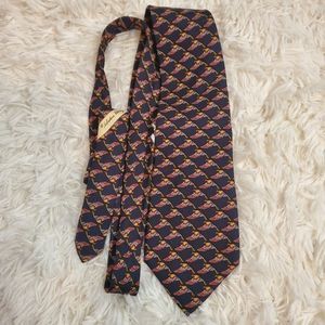𝅺Salvatore Ferragamo 100% silk bird print tie